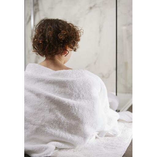 White towel L6.jpg